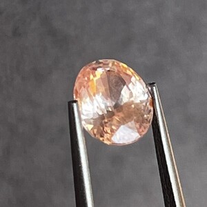 美しい特別大粒。非加熱天然パパラチャサファイア。2.14CT。ソーティング付き。