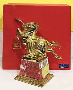 中国美術・国宝 唐馬 美術工芸・Golden color Horse ・豪華箱付 金属製