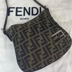 FENDI フェンディ ズッカ柄 FF金具 アクセサリーポーチ　ハンドバッグ