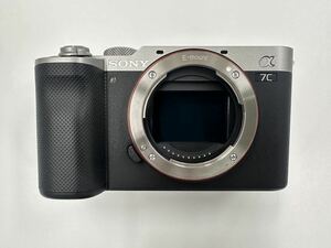 美品 SONY α7C ボディのみ ILCE-7C（S）シルバー コンパクトフルサイズミラーレス一眼 カメラ シャッター回数：322回