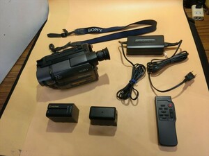 T【カ5-12】【60サイズ】▲sony ソニー Handycam 8ミリ ビデオカメラ CCD-TRV425 他セット/動作不良ジャンク品/※傷汚れ 液晶劣化有