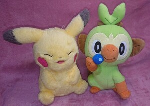 ◆ポケモン【でっかいぬいぐるみ 2体】H=32cm★状態良好★ポケモンライフ～ピカチュウ★もぐもぐタイム～サルノリー★◆