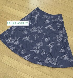 LAURA ASHLEY【ローラアシュレイ】刺繍が素敵なフレアースカート 7号