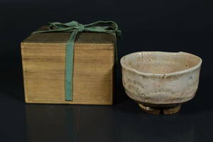 【和】(8482)　時代古作　古萩　割り高台茶碗　保管箱有　茶道具