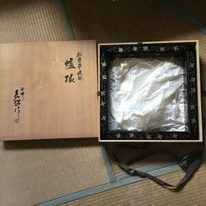 塗師　木村表哲　炉縁　黒塗金彩　茶室　茶道具　共箱入　松唐草蒔絵炉縁　漆芸