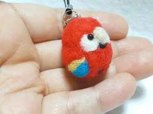 羊毛フェルト ハンドメイド コロコロ野鳥　小鳥　南国　ベニコンゴウインコちゃん ストラップ 