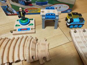 木製トーマス　Sir topham Hatt Figure 8Set