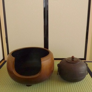 茶道具 銅製 風炉 鉄製 茶釜 直径約35cm、高さ約22cm 鐶付き 検(表千家 裏千家 茶碗 茶道具 菓子器 菓子鉢 茶入 棗 水指 建水