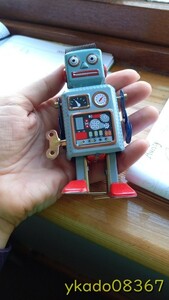 P2301: 機械式時計仕掛け 金属 ウォーキングロボット ブリキのおもちゃ 子供向けギフト 世界的な人気商品 1個