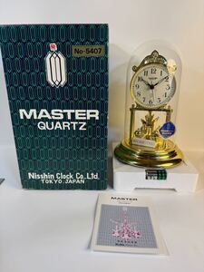 未使用保管品 MASTER QUARTZ マスタークオーツ 置き時計 振り子 ガラスドーム ゴールドカラー 金色 アンティーク 置時計 日清時計 