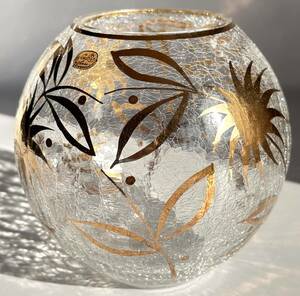 ビンテージ チェコスロバキア Bohemia Crystal ボヘミアクリスタルガラス フラワーベース 丸形花瓶 金彩の花模様、ヒビ模様が美しい！