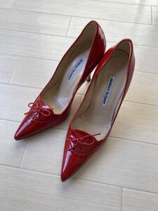 【美品】マノロブラニク　エナメル　ハイヒールパンプス　レッド　サイズ38 1/2 ヒール約10.5センチ　MANOLO BLAHNIK イタリア製