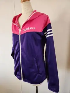 アディダスadidas　薄手ジップアップパーカー　ピンク