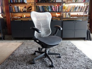 d.｜ハーマンミラー（HermanMiller）ミラチェア｜メッシュ｜肘可動式・チルト機能・座面奥行機能｜オフィスチェア・デスクチェア