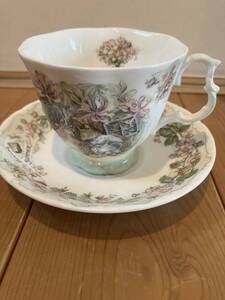 未使用品　ロイヤルドルトン　Royal Doulton　カップ＆ソーサー　The　SUMMER　ブランベリーヘッジ　Brambly Hedge