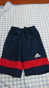 163☆未使用・保管品☆adidas☆ハーフパンツ　紺赤150