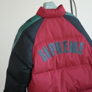 美品 23AW SUPREME レザー 切り替え ダウン ジャケット M シュプリーム Star Sleeve Down Puffer Jacket 赤 レッド グリーン 