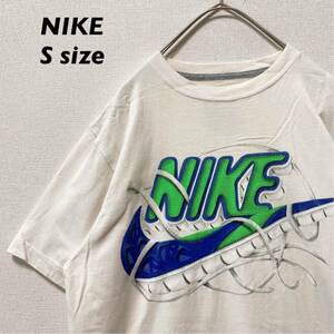 NIKE ナイキ　半袖Tシャツ　ビッグプリント　スウォッシュ　白色　男女兼用　Sサイズ　ユニセックス　カットソー　プリントロゴ