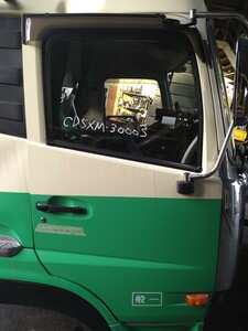 ドア 右 運転席側 日産 UD クオン QKG-CD5XM トラック 2022032606 0003