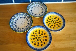 【新品】ポタリー風食器4枚セット 平皿 取り皿 花柄 北欧風食器　ポーランド風食器 