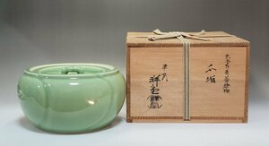 平安 手塚祥堂作 水指 天竜寺青磁捻梅 共箱 茶道具 幅約21cm / 茶碗 茶道具 煎茶道具 茶器 陶瓷器 唐物 人間国宝 李朝 高麗 古玩 古董