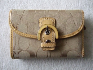 ≪USED≫★COACH コーチ 二つ折り財布 ピンク レディース★v(^o^)