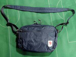 ▲FJALLRAVENフェールラーベン リサイクルナイロン素材 ショルダーバッグ High Coast Crossbody ネイビー 美品!!!▲