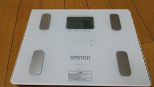 OMRON オムロン 体重体組成 HBF-212　ホワイト カラダスキャン ガラス製計 動作品　内臓脂肪　筋肉量