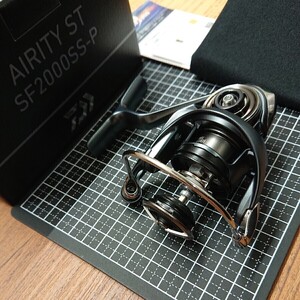 未使用 Daiwa ダイワ 23AIRITY 23エアリティ ST SF2000SS-P ボディ 本体 【24エアリティ ライトゲーム エリアトラウト等】h