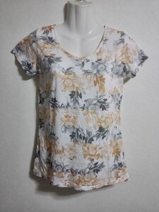 jjyk3-1048 AZUL by moussy アズールバイマウジー カットソー Tシャツ トップス 半袖 Vネック 花柄 フラワー S