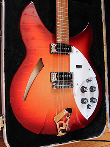 極美品　Rickenbacker 330 FG リッケンバッカー エレキギター ファイヤーグロウ　ハードケース付き 