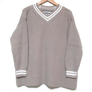 美品 FOXEY NEWYORK SPORTS フォクシーニューヨークスポーツ Knit Top バックロゴ Vネック 長袖 ニット セーター 40728 ベージュ