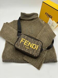 美品 ☆FENDI フェンディ☆FF ロゴ タートルネック ニット 長袖セーター トップス ブラウン系　レディース　40サイズ