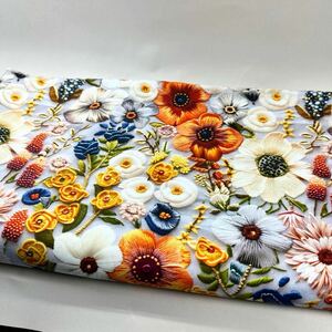 USAシーチング綿生地幅110cm×50cm.毛糸刺繍風花