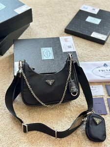 PRADA プラダ ショルダーバッグ