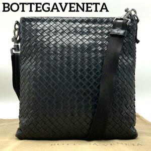 【極美品】ボッテガヴェネタ BOTTEGAVENETA イントレチャート ショルダーバッグ サコッシュ レザー ブラック 黒色 肩掛け 斜め掛け メンズ