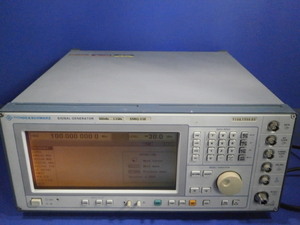 Rohde&Schwarz SMIQ03E SIGNAL GENERATOR 300kHz-3.3GHz
