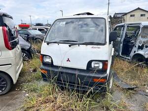 ミニキャブトラック　走行5000キロ　肥料蒔き機械？つき　書類なし　5速　4WD