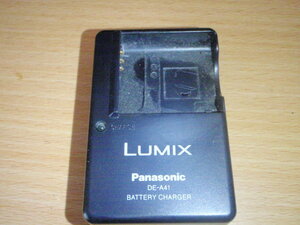 P002-04-41 Panasonic製充電器　DE-A41