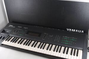 [MAU53]YAMAHA SY77 シンセサイザー 鍵盤楽器 ハードケース付き ヤマハ キーボード