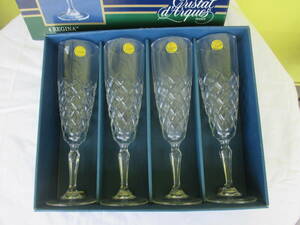 ★Cristal Arques 　シャンペングラス　フランス製　4客セット　装飾工芸品　クリスタルダルク 口径5.5×20㎝　重さ235㌘ FRANCE 　美品