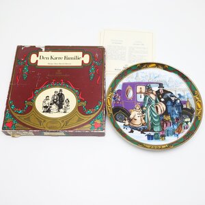 中古品　ロイヤルコペンハーゲン　クリスマスプレート　Juleindkob 1992　金彩　お皿　ROYAL COPENHAGEN