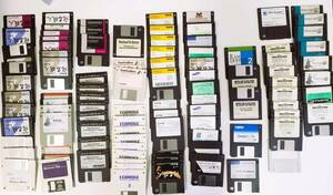 古いソフトウェア。フロッピー ディスク 150 枚。 Apple Mac、Windows、DOS/V