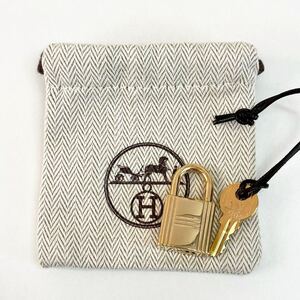 【美品】HERMES エルメス南京錠 鍵 カデナ パドロック キー NO.107 ゴールド 保存袋 Z312