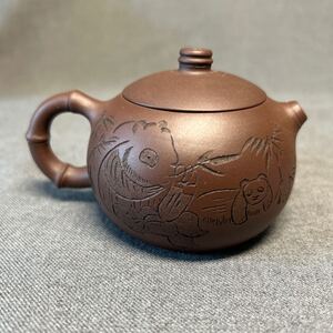 紫砂壷　何燕萍　紫砂急須　宜興　紫砂　名人作品　在銘あり　朱泥　茶道具　煎茶　茶道　パンダ　管理010