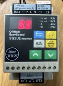 通電確認済　OMRON インバータ- 3G3JE-A2001 0.1KW