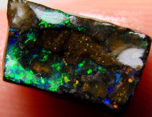 3.45 cts 天然 ボルダーオパール 原石 未研磨 鉱物標本