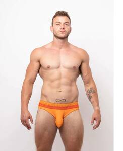 即決新品 Sukrew Classic Brief ネオンオレンジ 現品表記サイズ S スクリュー ビキニブリーフ 橙色