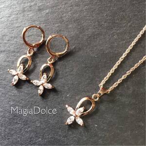 送料無料* MagiaDolce 30047●2点セット 花 CZダイヤピアス czダイヤネックレス シンプル ゴールドイヤリング変更 ゴールドピアス 上品