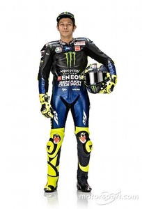 海外 高品質　送料込み　バレンティーノ・ロッシ VR46 MOTOGP レザーレーシングスーツ　サイズ各種　パンチング　レプリカ カスタムc